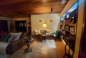 Phòng Suite tiện nghi đơn giản | Nội thất