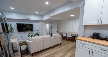 Spacious and Stylish Apartment Perfect for Your Getaway in Beverly!