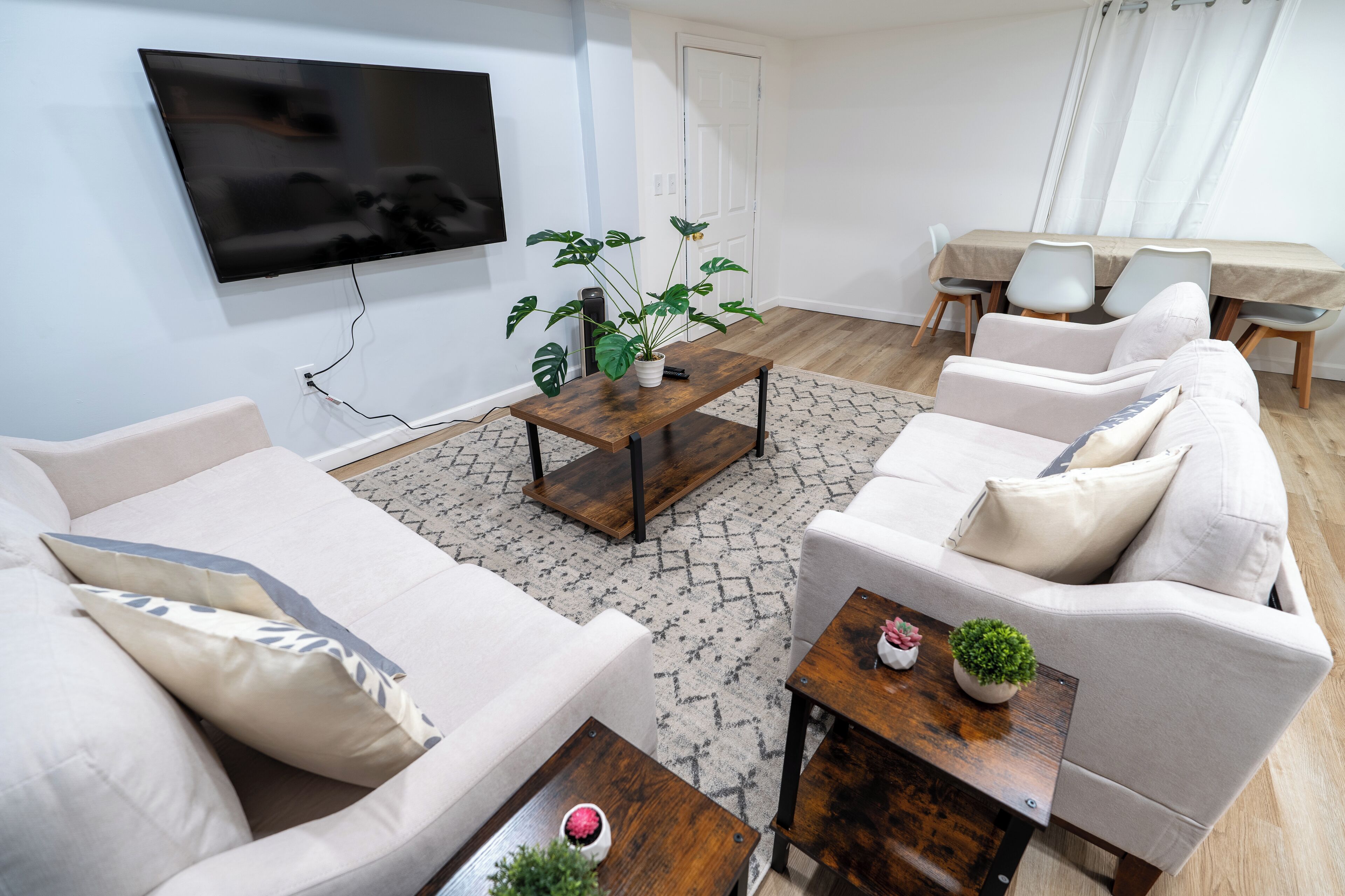 Spacious And Stylish Apartment Perfect For Your Getaway In Beverly! - Nahant, MA