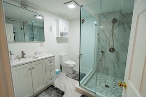 Douche, articles de toilette écologiques, sÚche-cheveux