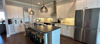 Walk to the beach, POOL home, sleeps 8!