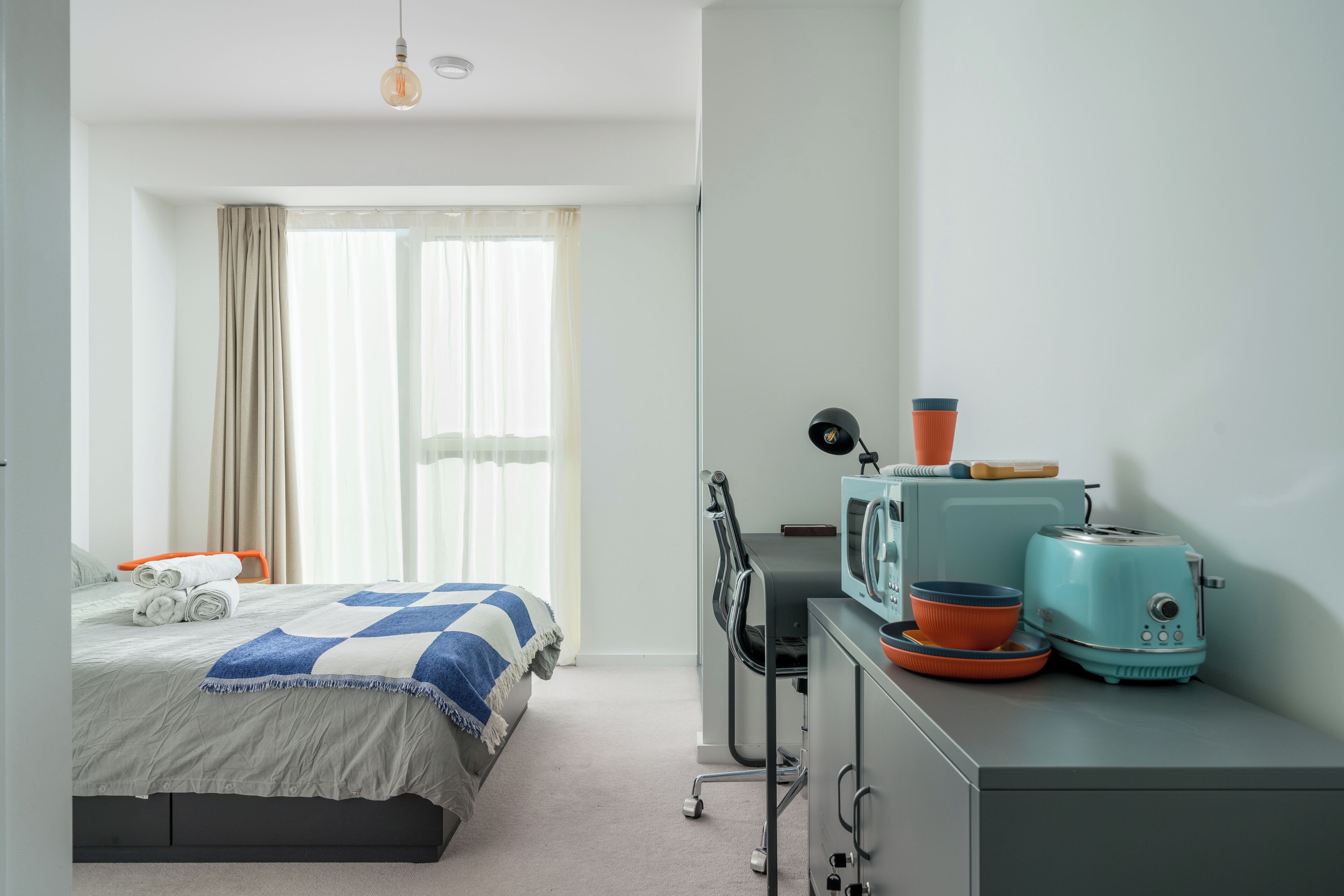 1 bedroom, desk, WiFi, bed sheets