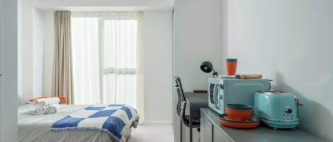 1 bedroom, desk, WiFi, bed sheets