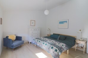 2 bedrooms, travel cot, free WiFi, bed sheets - Lupine Lodge with Mountain Views (Seward)
