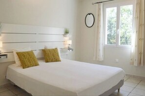 3 bedrooms, iron/ironing board, travel crib, free WiFi - Very pretty Provencal villa with private pool in Lorgues, a real jewel. (Lorgues)