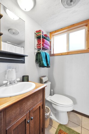 Serviettes fournies, savon, papier toilette