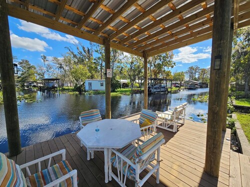 Froggies Fish Camp-Dunns Creek & St. Johns River
Waterfront whole home boat ramp