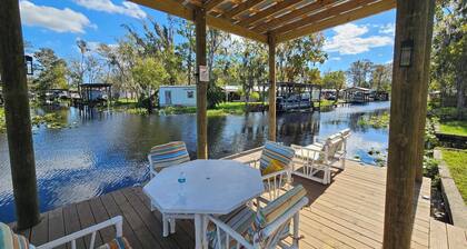 Froggies Fish Camp-Dunns Creek & St. Johns River
Waterfront whole home boat ramp