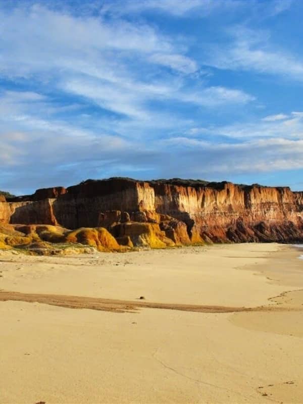 Sulla spiaggia, sabbia bianca