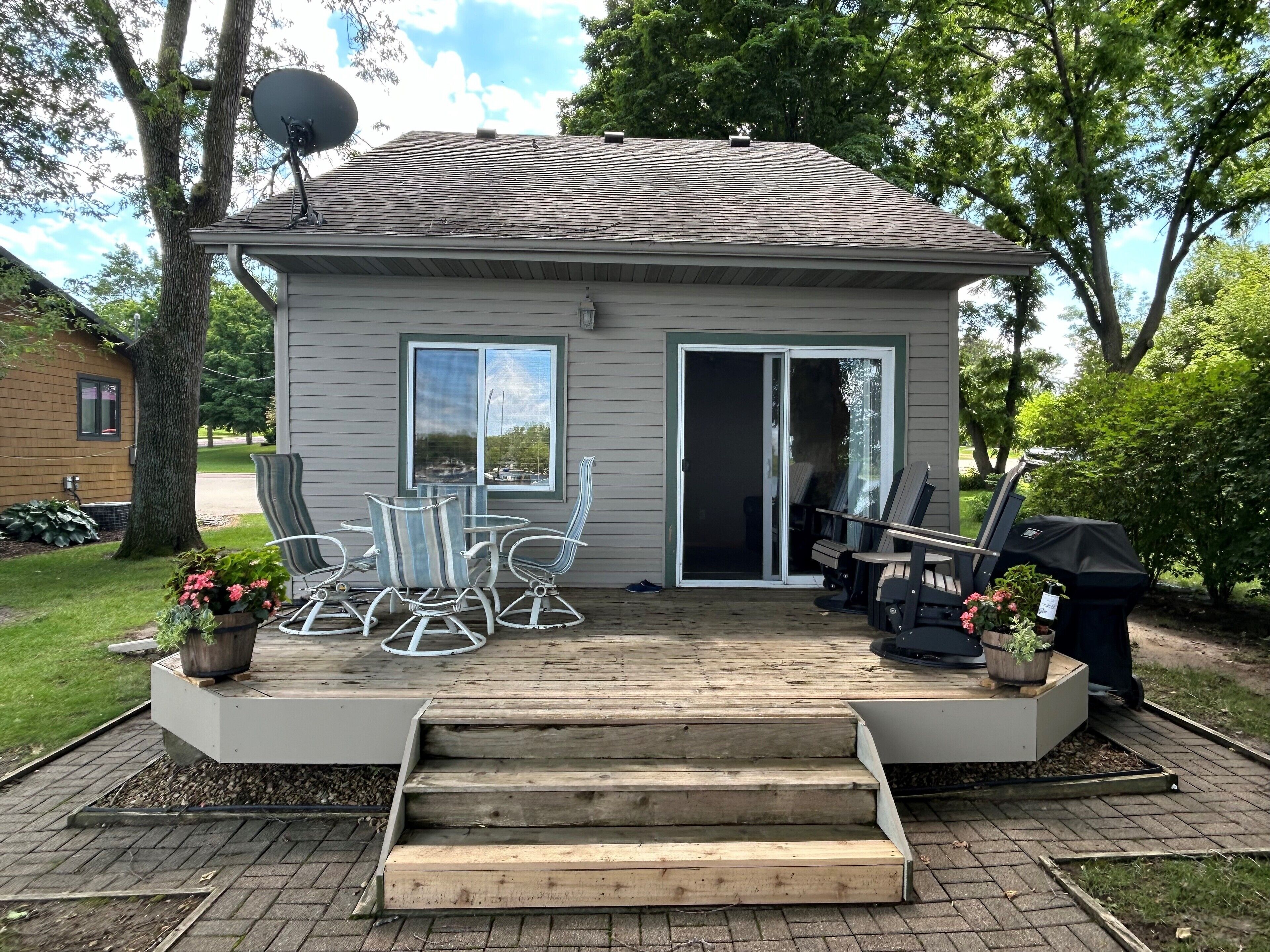 Lakeside Deck & Grill Area