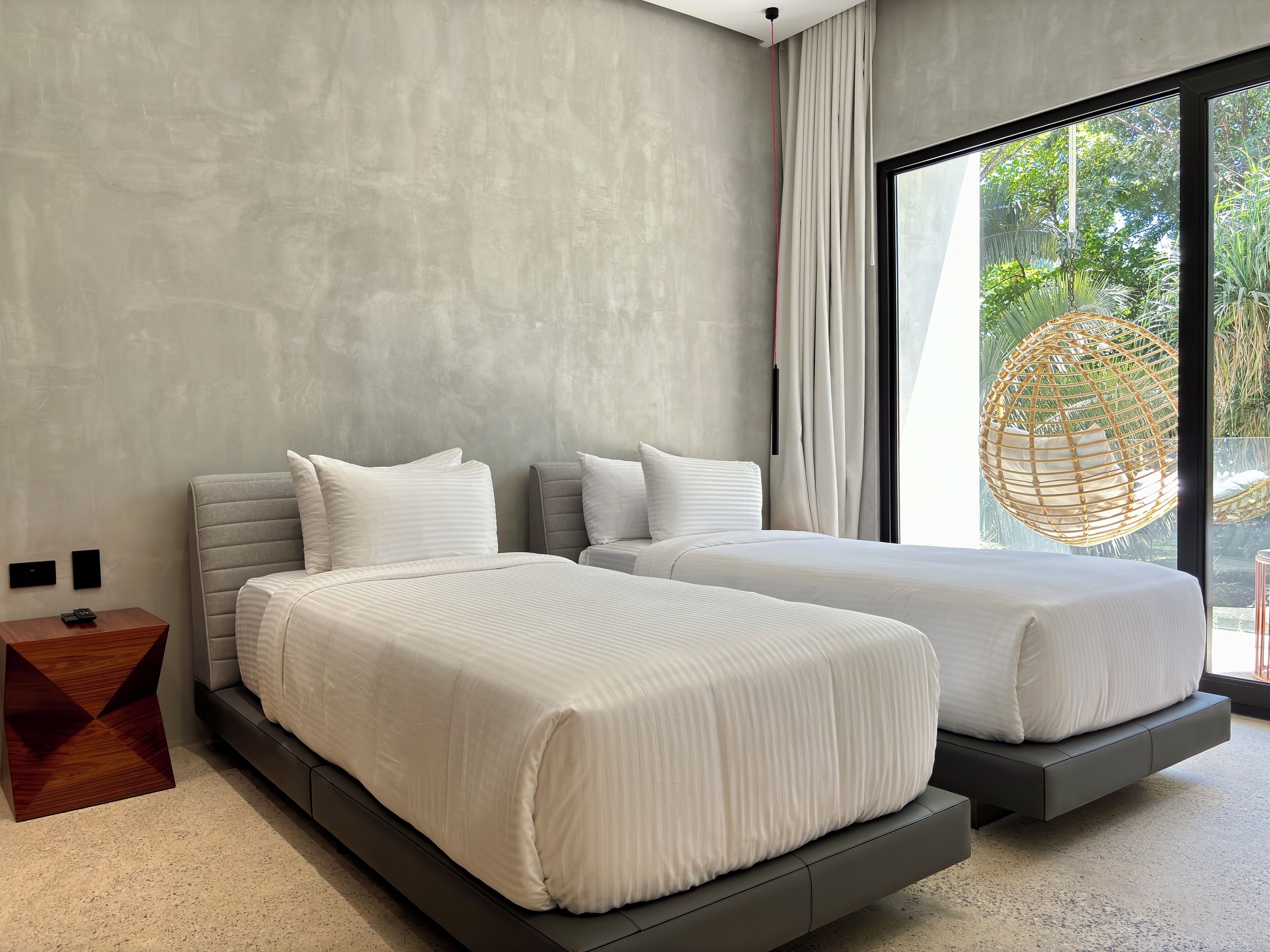 Cortinas blackout, sistema de insonorización y wifi gratis 