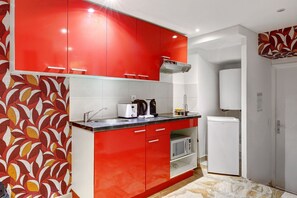 Fridge, microwave, coffee/tea maker, toaster