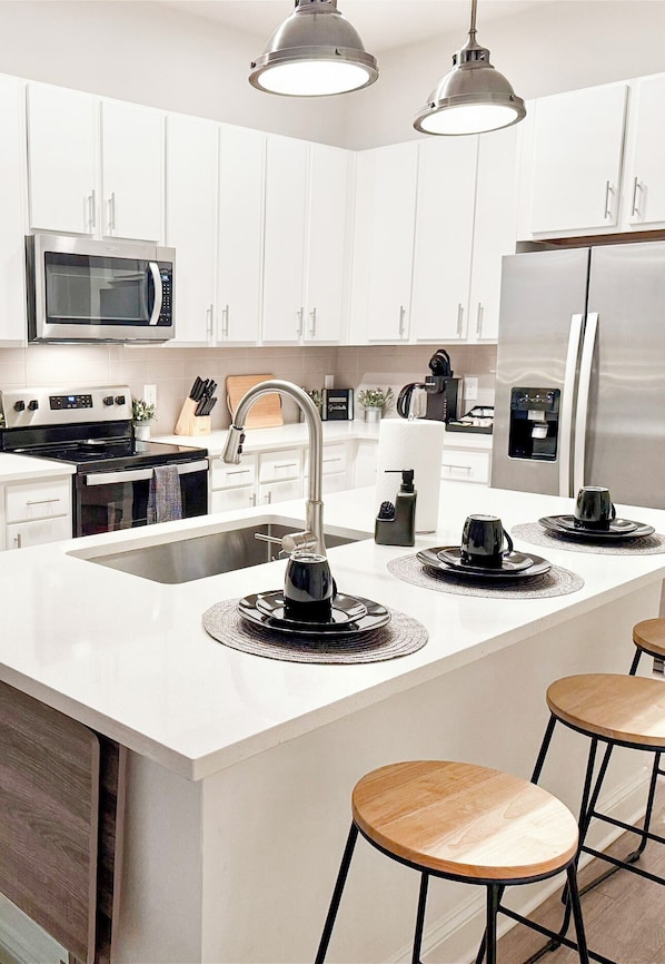 Fridge, microwave, oven, stovetop