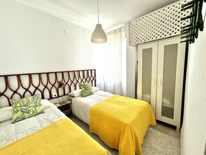2 bedrooms, iron/ironing board, free WiFi, bed sheets - Panoramic views of the sea and Nerja in the center! (Nerja)