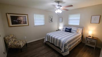 3 室のベッドルーム、デスク、アイロン / アイロン台、WiFi (無料)