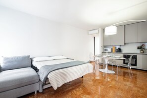 1 bedroom, iron/ironing board, WiFi, bed sheets - V13 Riviera Apartment (Padova)