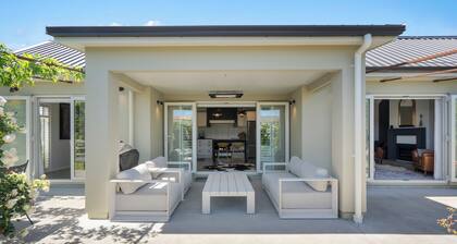 Provence on Cologne - Martinborough Holiday Home