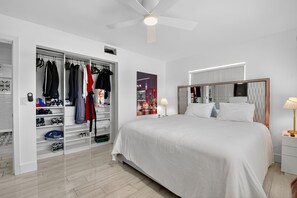 2 bedrooms, iron/ironing board, free WiFi, bed sheets - Modern Luxury Home, Pool, Walk To The Beach (Boynton Beach)
