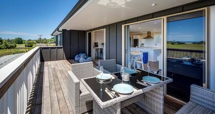 Aroha At 2252 - Waimarama Holiday Home