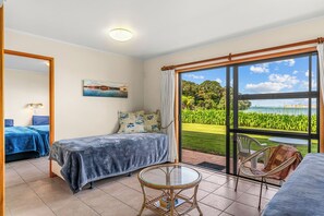 1 bedroom, bed sheets