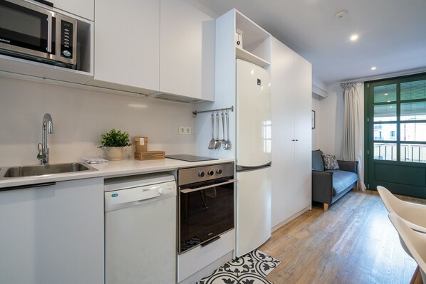 Fridge, microwave, oven, dishwasher