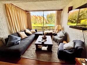 Smart TV, stereo - Walk to Lake & Downtown, Volcano Views. Central Heating. ski on a volcano! (Pucón)