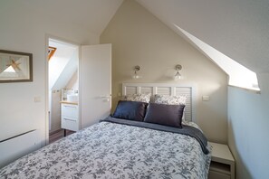 1 bedroom, iron/ironing board, free WiFi