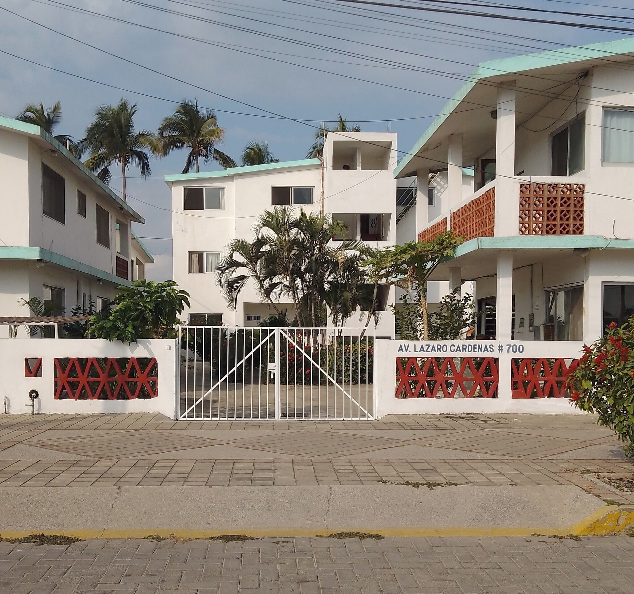 Vista frontal de la propiedad