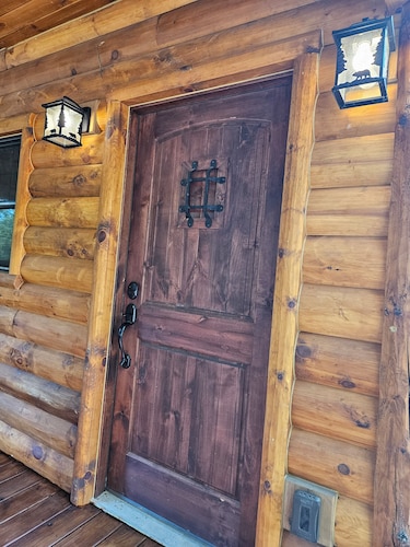 Cedar Rustic Cabin at Lost Trails
