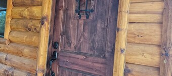 Cedar Rustic Cabin at Lost Trails