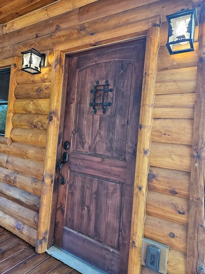 Cedar Rustic Cabin at Lost Trails