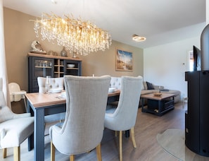 Apartment | Dining