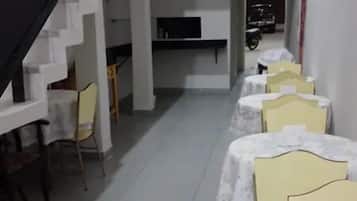 Desayuno de autoservicio incluido todos los días