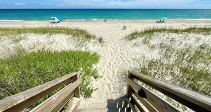 First Floor, Pet-friendly, Steps to Beach! - Oceanside Oasis