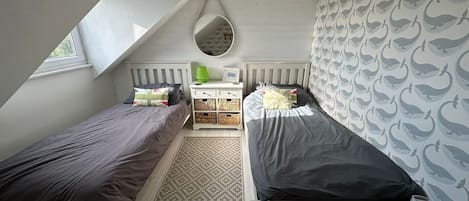 4 bedrooms, travel cot, free WiFi, bed sheets