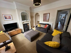 TV, fireplace