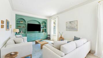 House (5 Bedrooms) | Interior