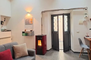 Fireplace - The Artist (Trecastagni)