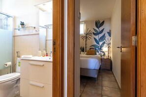Een douche, handdoeken