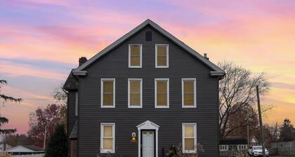 Newly Renovated 4-bedroom, 3 Bath, Large Yard, 9 Mins from SpookyNook