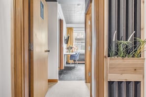 Loft, 1 llit de matrimoni, cuina bàsica | 1 dormitori, escriptori i espai de treball apte per a portàtils