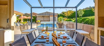 Villa Loupia by Villa Plus
