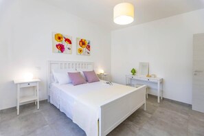 3 bedrooms, WiFi, bed sheets