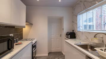 Réfrigérateur, micro-ondes, four, grille-pain