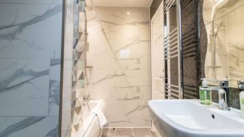 Douche, serviettes fournies