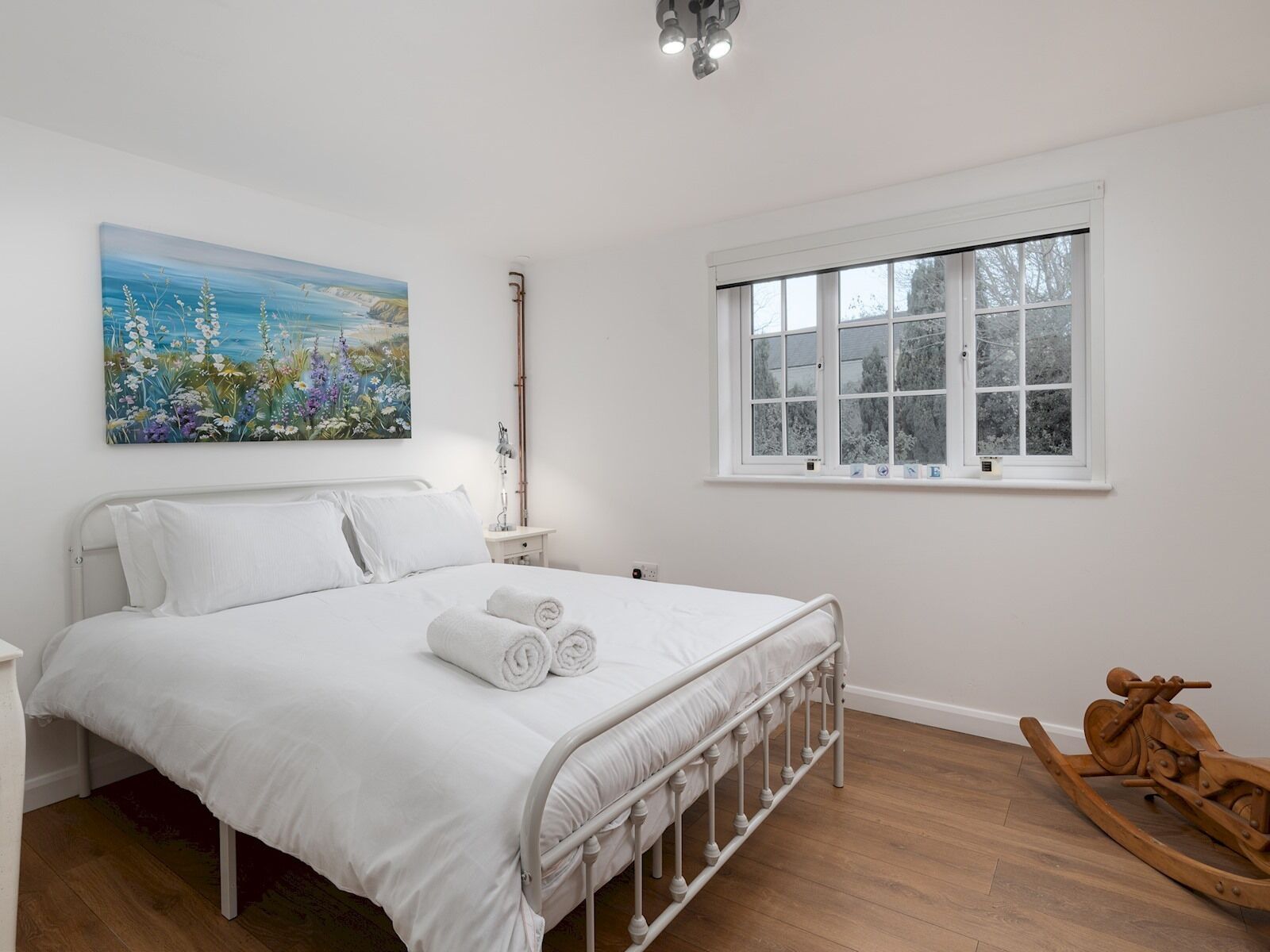 4 bedrooms, iron/ironing board, free WiFi, bed sheets