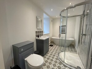 Shower, hair dryer, towels - Stunning & Cosy Cottage in Historic Moffat - Pass the Keys (Moffat)