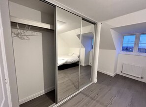 4 makuuhuonetta, silitysrauta/-lauta, Wi-Fi