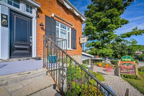 Exterior detail - Elora Gingerbread Suite (Elora)