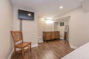 3 bedrooms, desk, iron/ironing board, travel crib